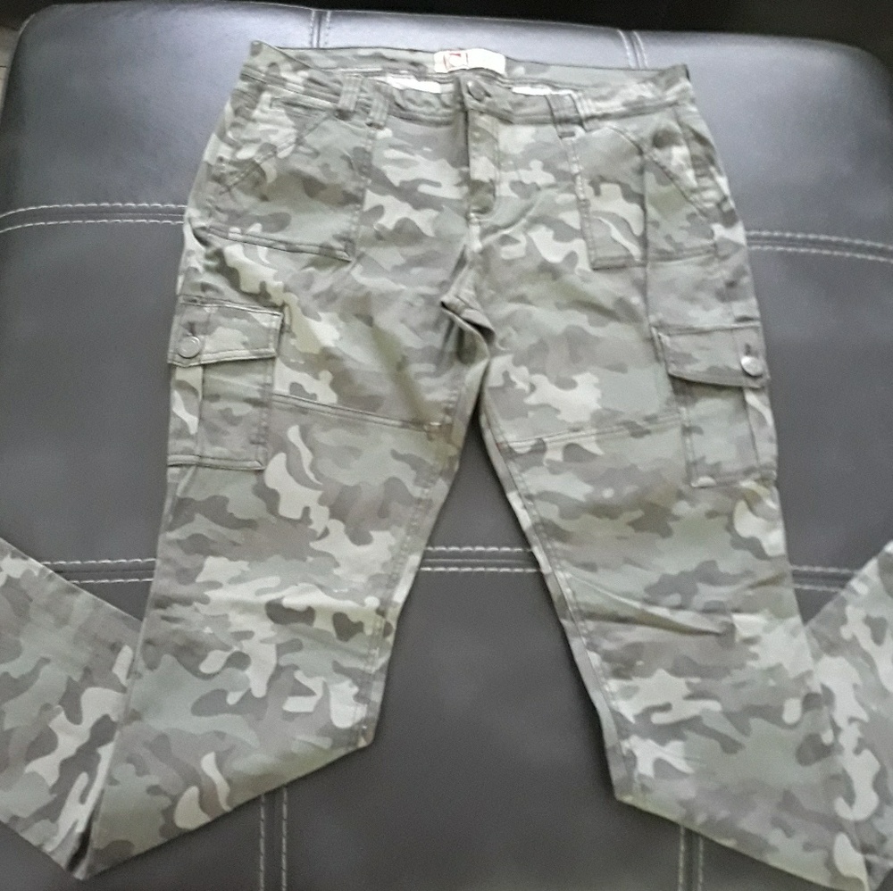 Women's Camouflage Lowrise Skinny Pants